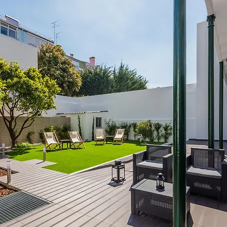 Garden בית הארחה 3*