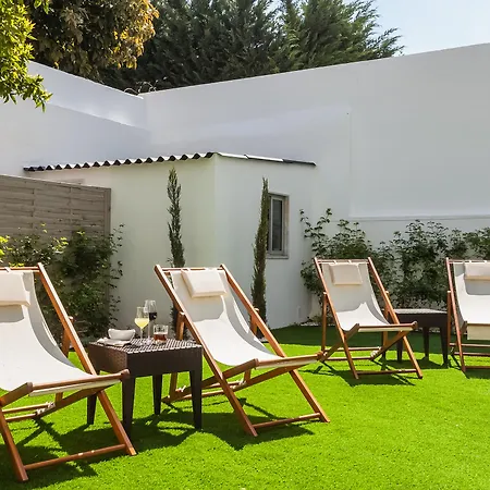 Garden בית הארחה 3*