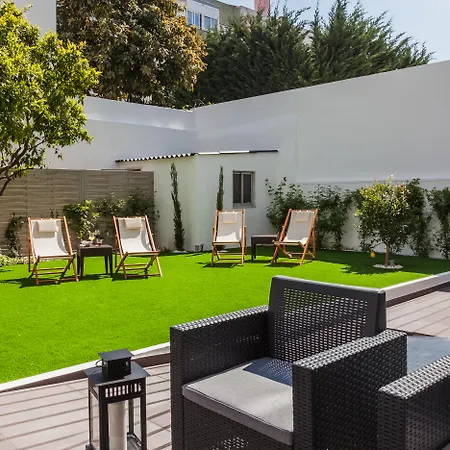 Garden בית הארחה 3*