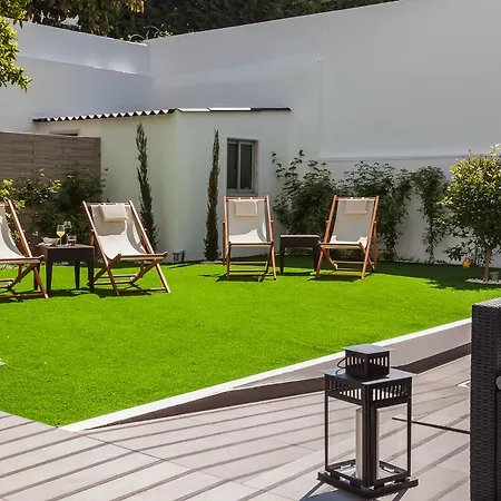 Pensión Garden 3*